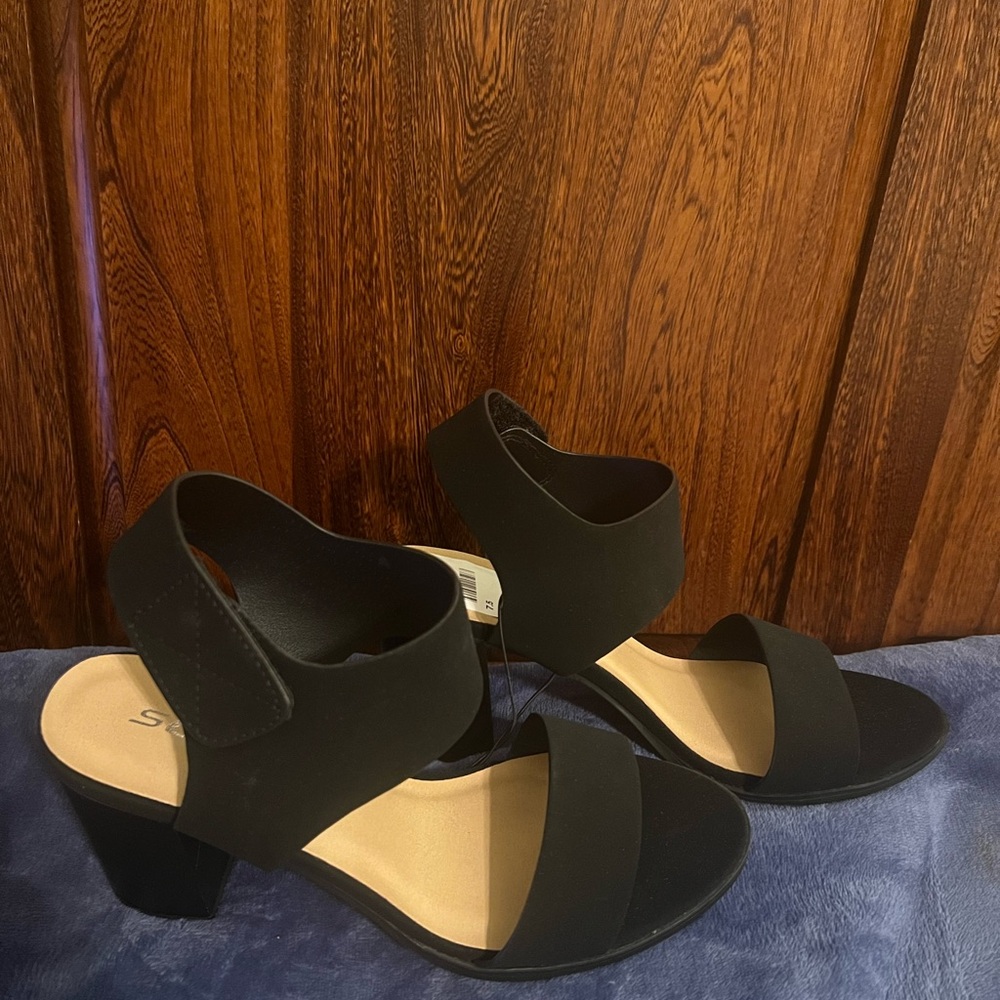 Soda Black Womens size 7.5 Sandals, Velcro felt like straps, new with tag - Picture 2 of 9